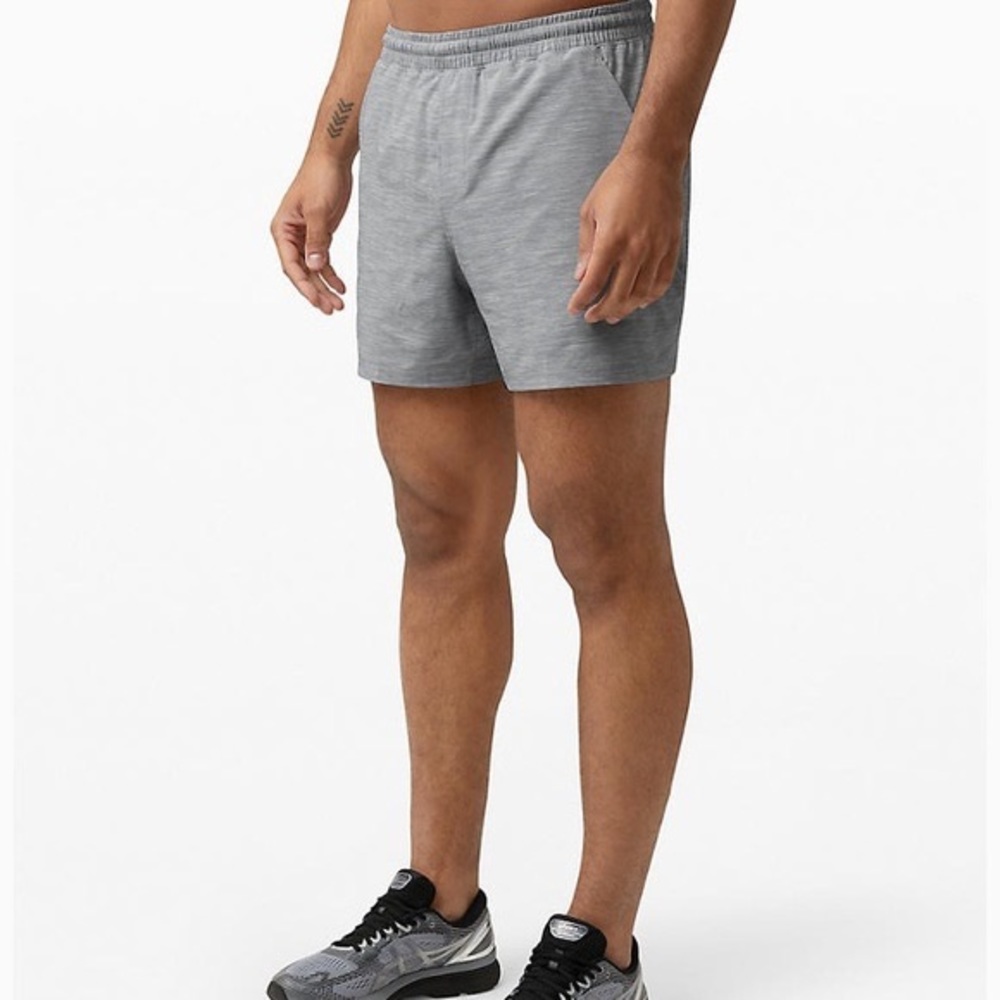 Mens Lululemon Pace Maker Shorts size Large 5”